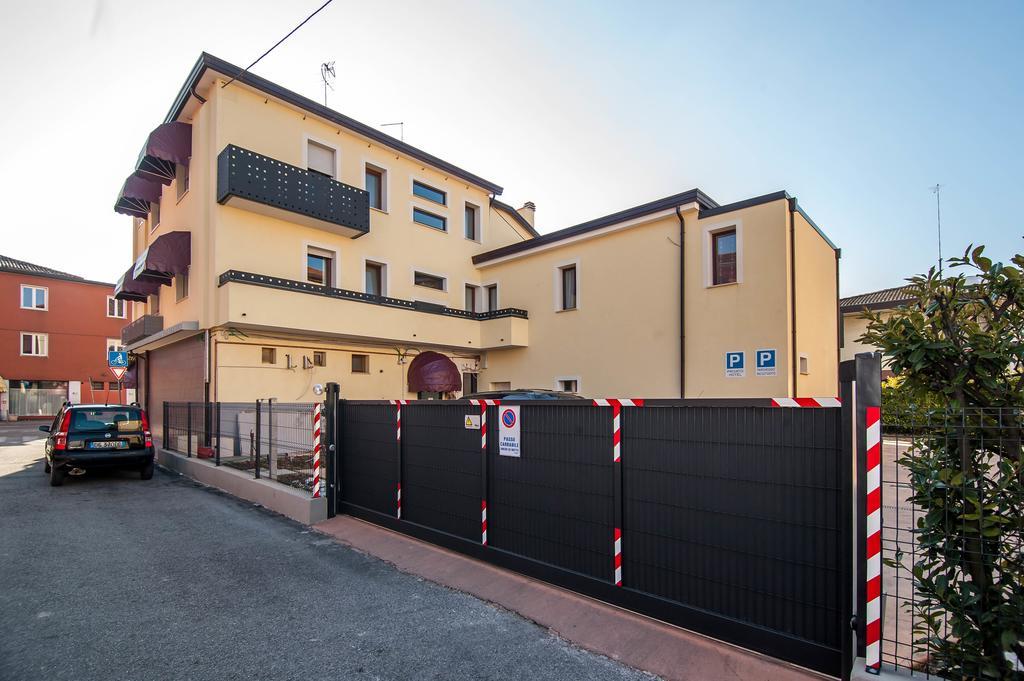 Al Piccolo Hotel Mestre Exterior foto